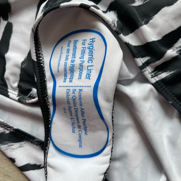 Bathing suit - Picture 2 of 3